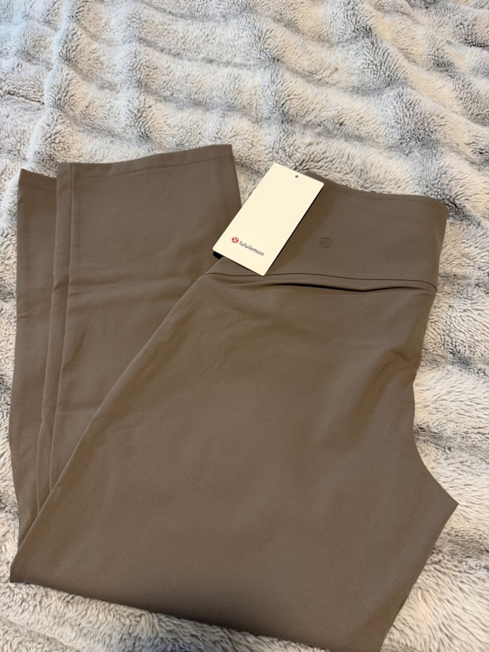 NWT Lululemon Smooth Fit Pull-On High-Rise Crop pants. Size 8 - Picture 2 of 3
